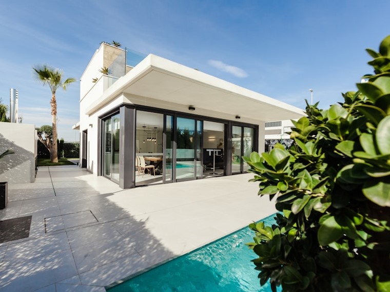 The 2025 Dubai Market Forecast: What Investors Need to Know